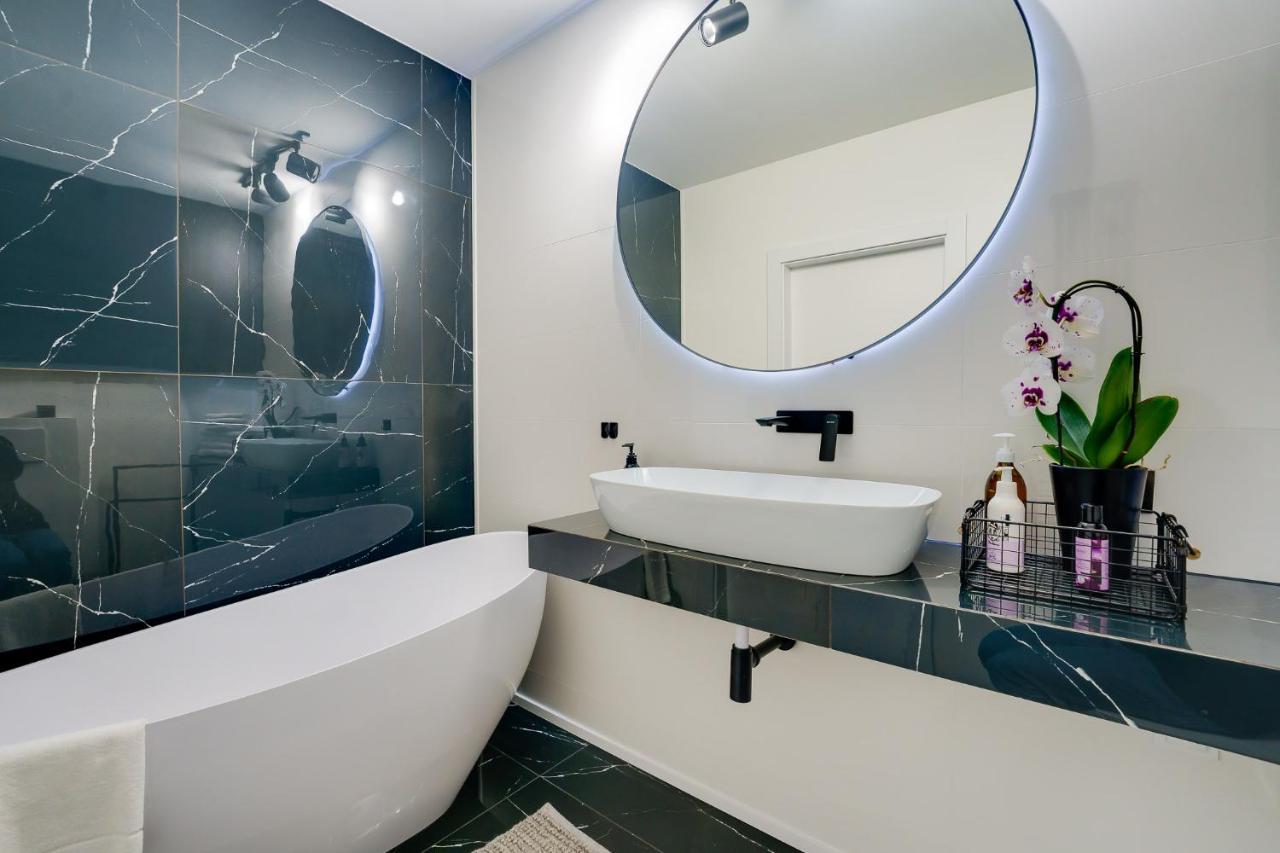 Apartament Deluxe Black Orchid Baltic Concept ジビジノ エクステリア 写真